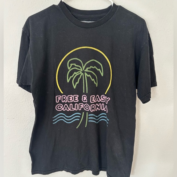 Free & Easy Tee - Picture 1 of 2